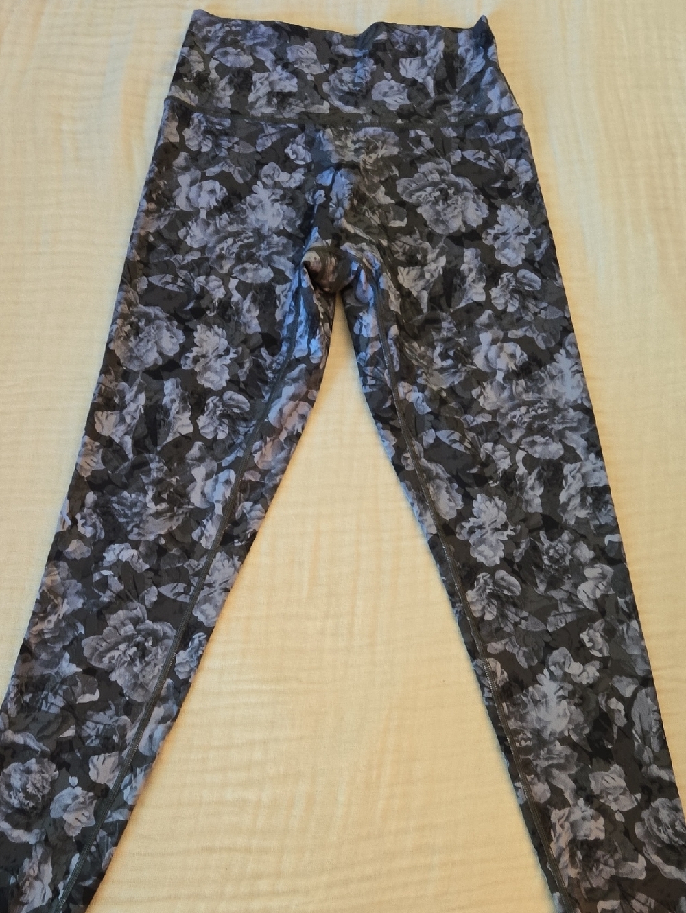 Offline By Aerie Blue and Periwinkle Floral High-Rise 7/8 Leggings